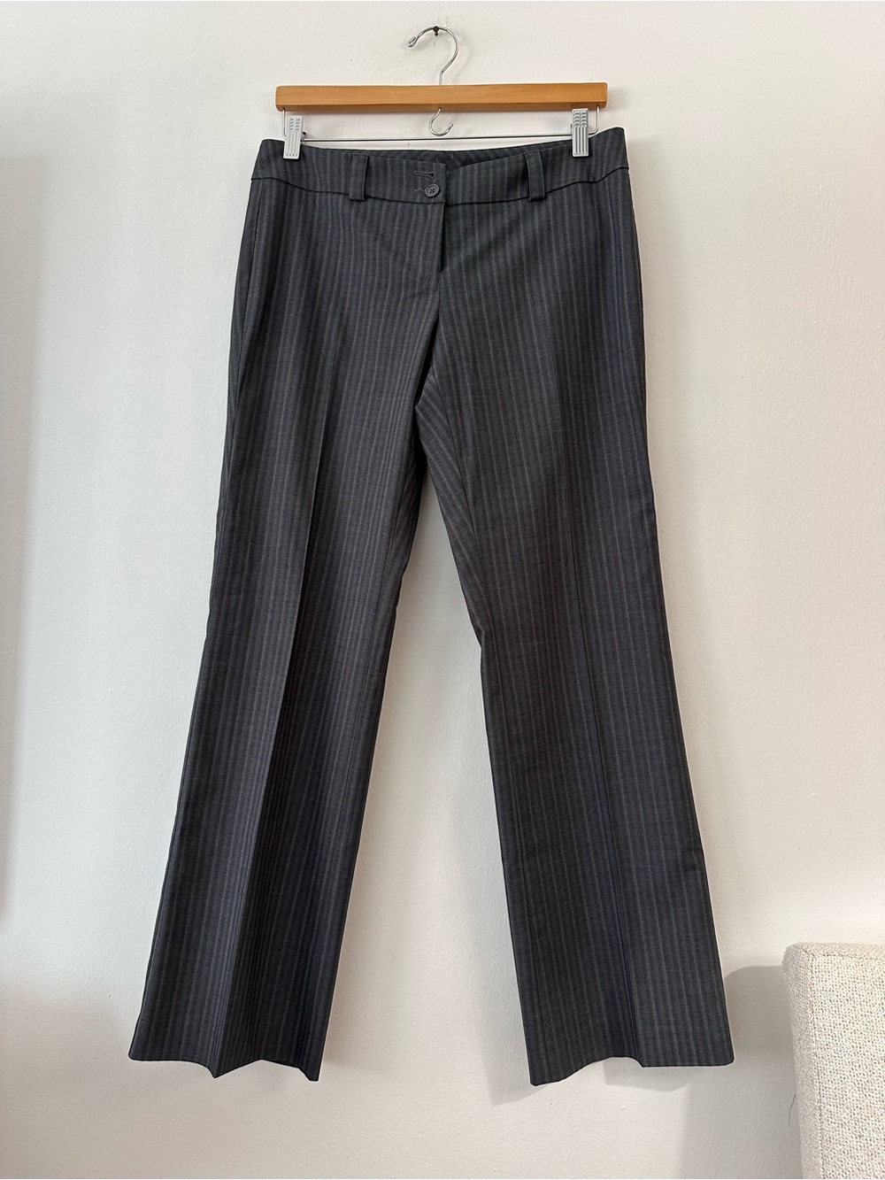New York Company Stretch Dress Pants Grey Striped low rise Sz 6 petite